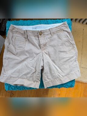 Old Navy Women’s Casual Cargo Shorts in Light Khaki